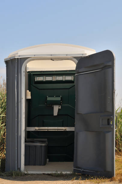 Porta potty delivery and setup in Hollister, CA